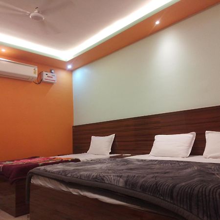 Siyaram Kunj Hotel Ayodhya Esterno foto