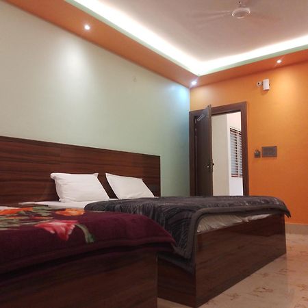 Siyaram Kunj Hotel Ayodhya Esterno foto