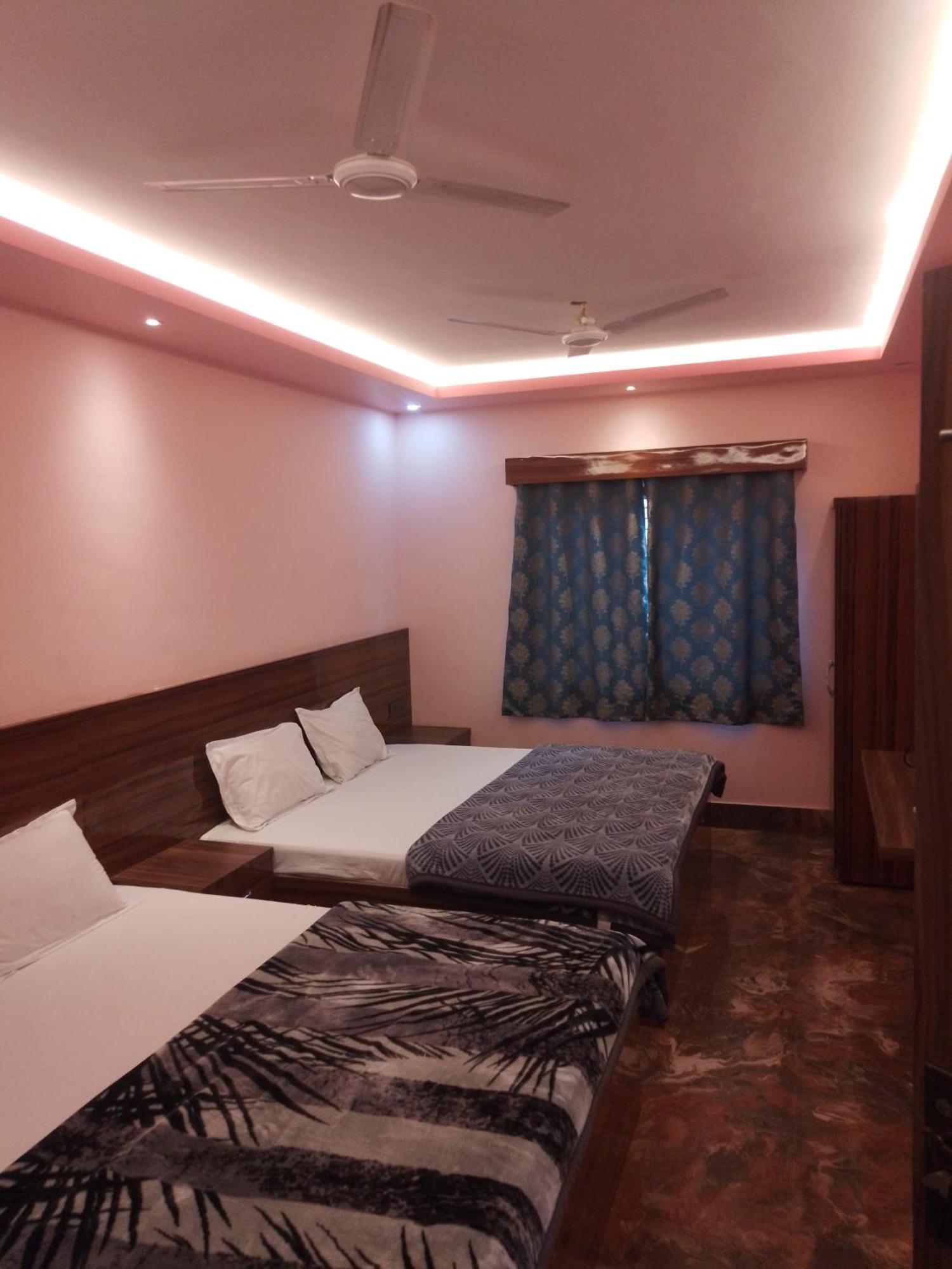 Siyaram Kunj Hotel Ayodhya Esterno foto
