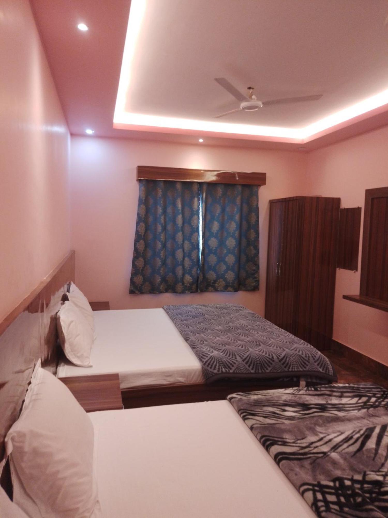Siyaram Kunj Hotel Ayodhya Esterno foto