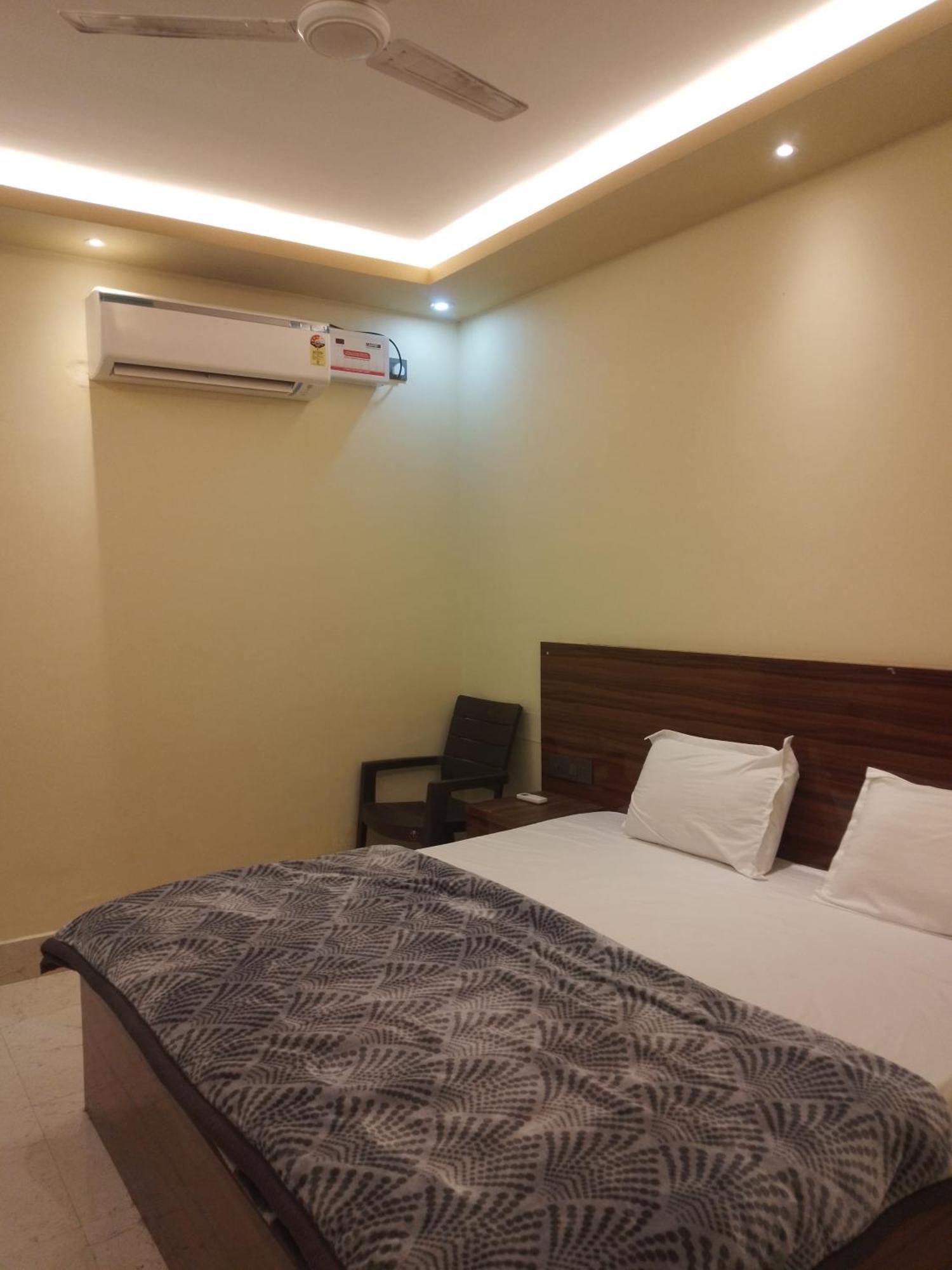 Siyaram Kunj Hotel Ayodhya Esterno foto