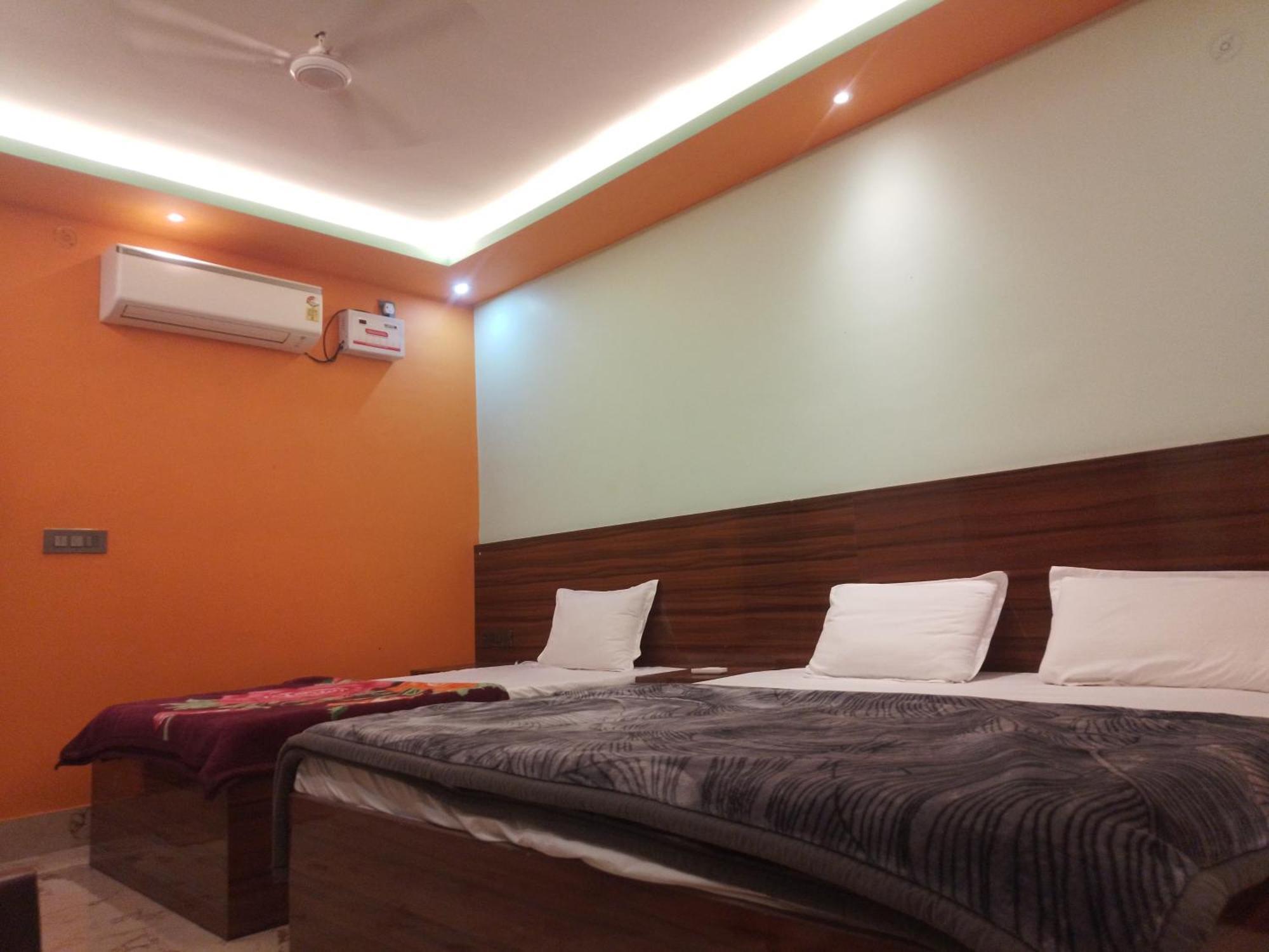 Siyaram Kunj Hotel Ayodhya Esterno foto