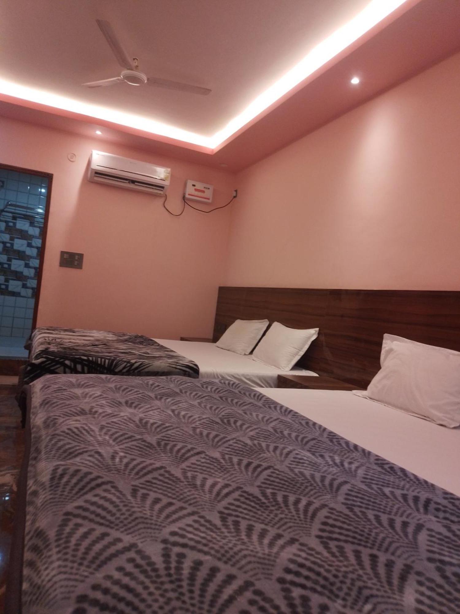 Siyaram Kunj Hotel Ayodhya Esterno foto