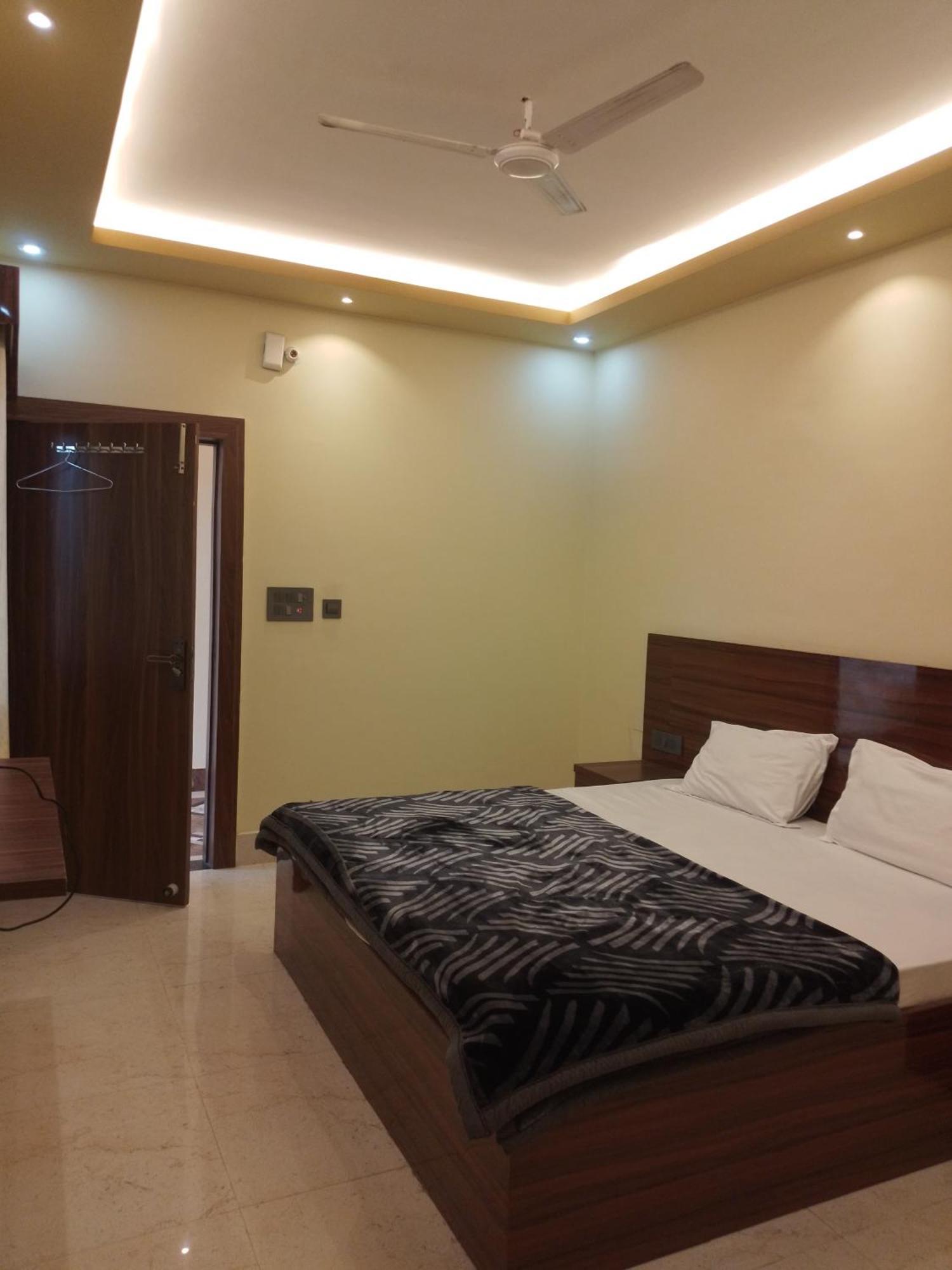 Siyaram Kunj Hotel Ayodhya Esterno foto