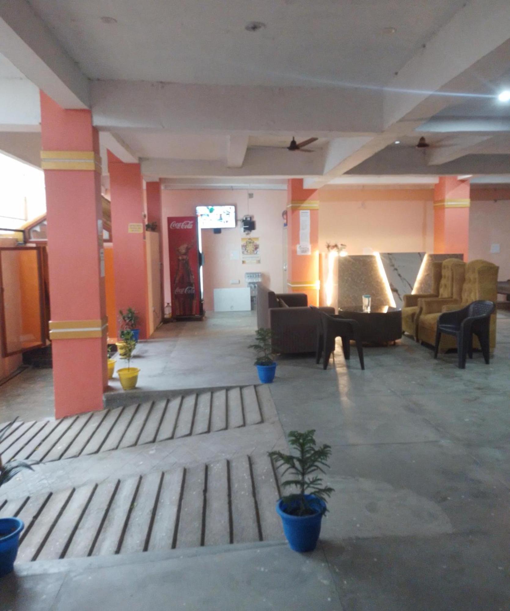 Siyaram Kunj Hotel Ayodhya Esterno foto